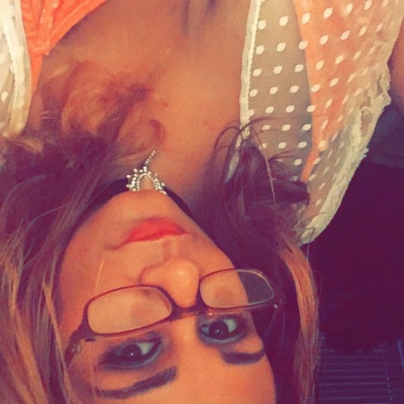 Meet your Posher, Sandra - Picture 1 of 1